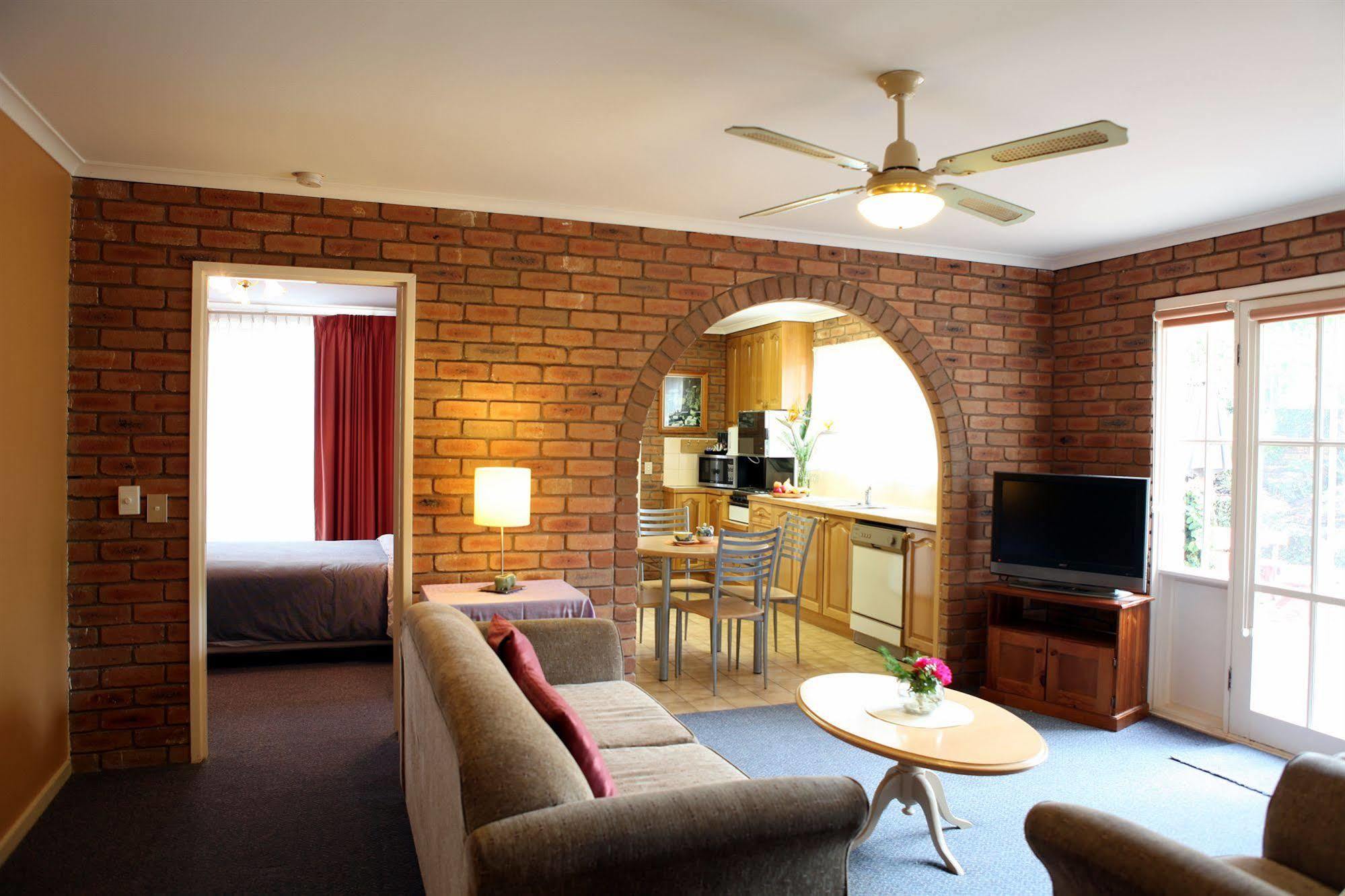 Summerhill Motor Inn (Adults Only) 메림불라 외부 사진